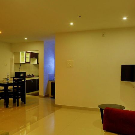 Sara Hotels And Apartments Недумбассери Номер фото