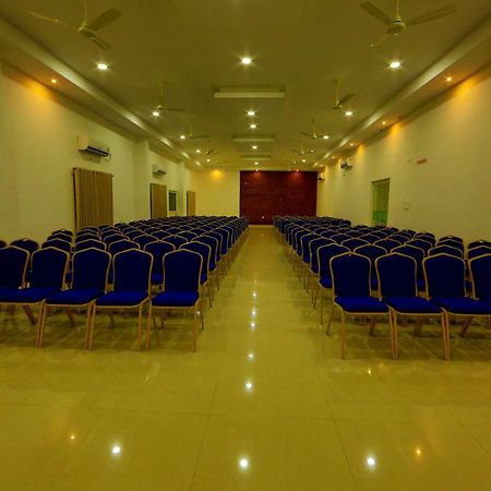 Sara Hotels And Apartments Недумбассери Экстерьер фото