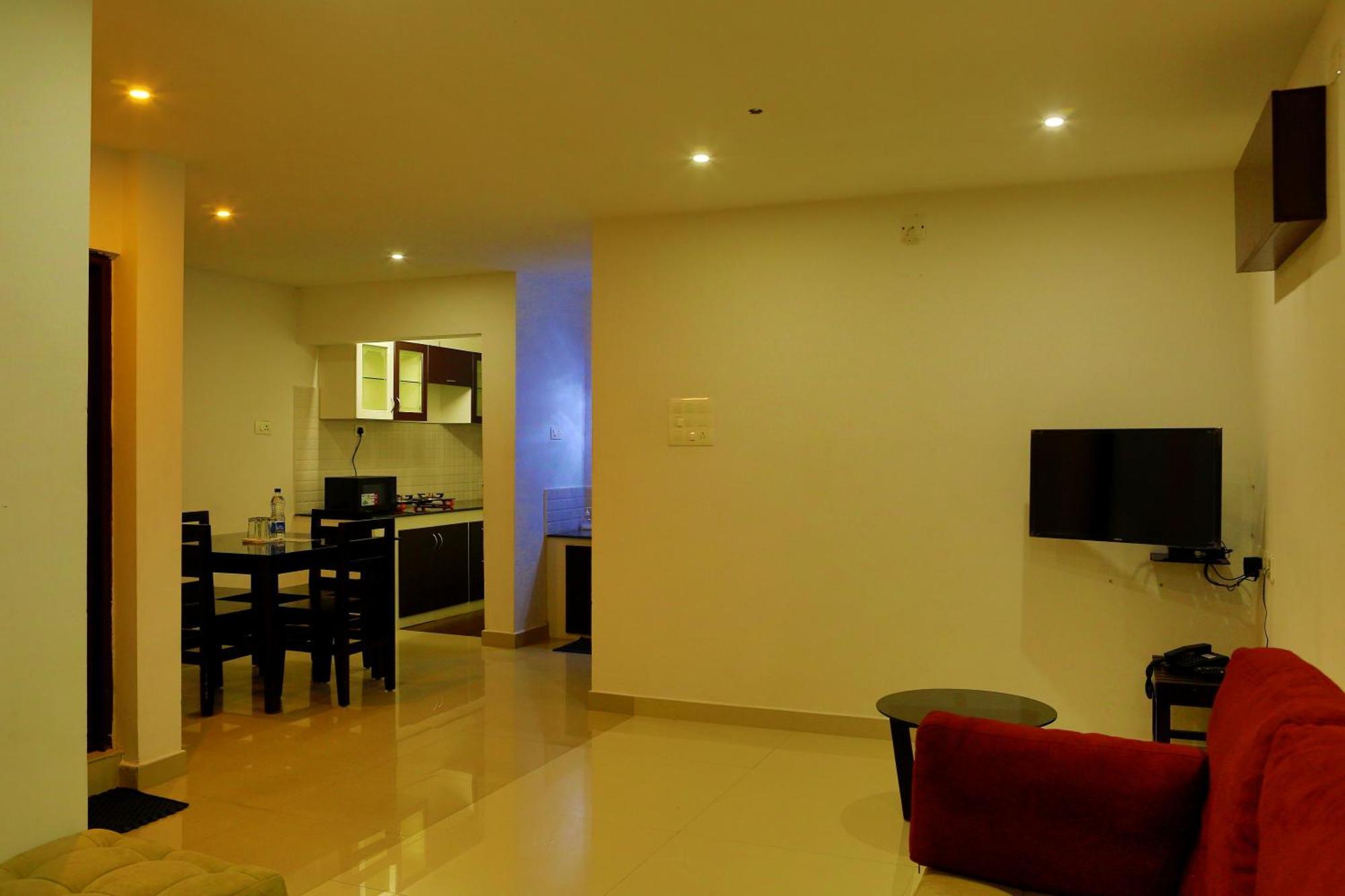 Sara Hotels And Apartments Недумбассери Номер фото