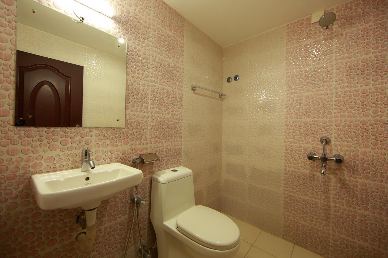 Sara Hotels And Apartments Недумбассери Экстерьер фото